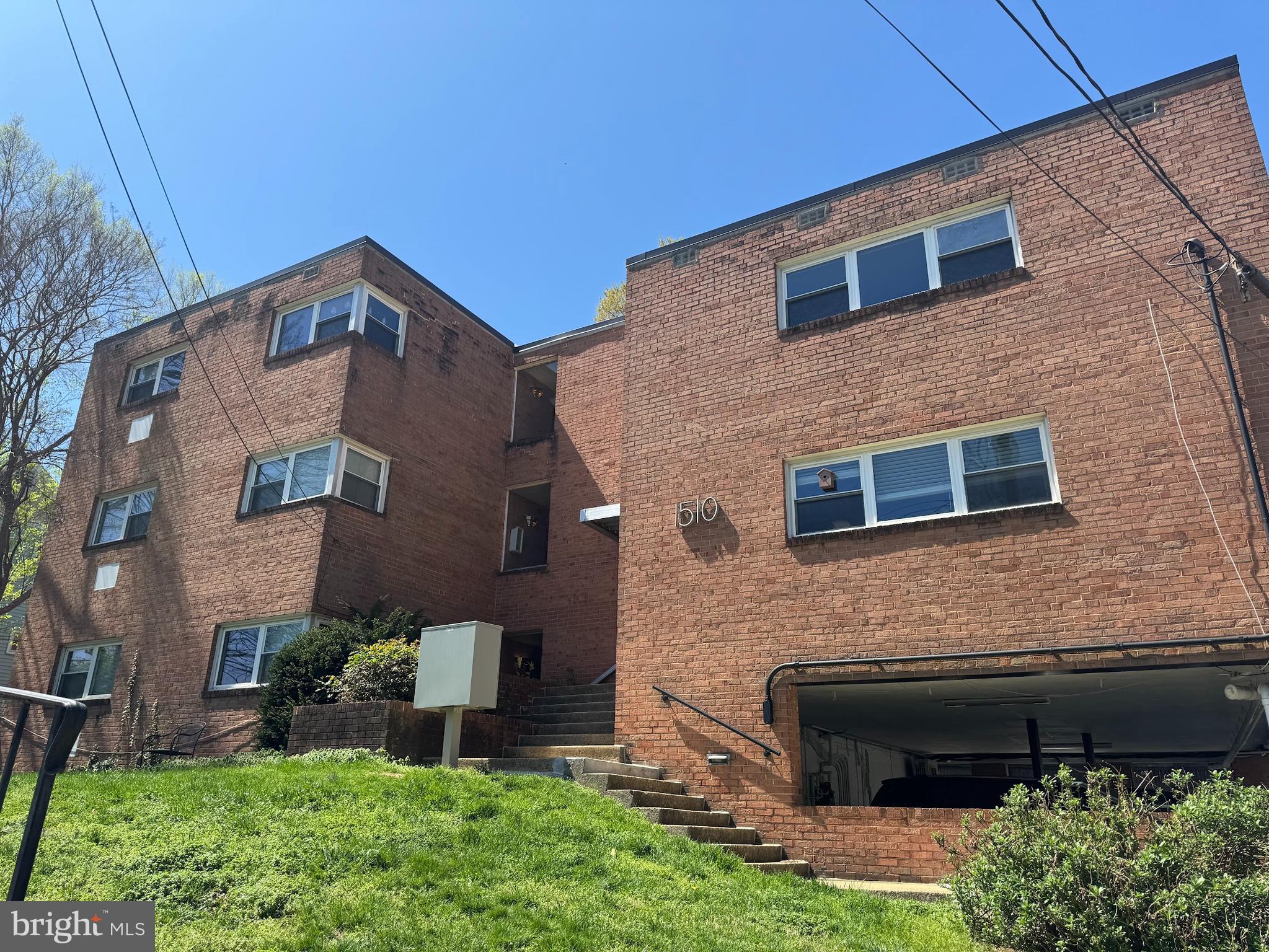 1510 North Rolfe Street, Unit 4 Arlington, VA 22209 - Photo 2 of 9 a front view of a house with garden