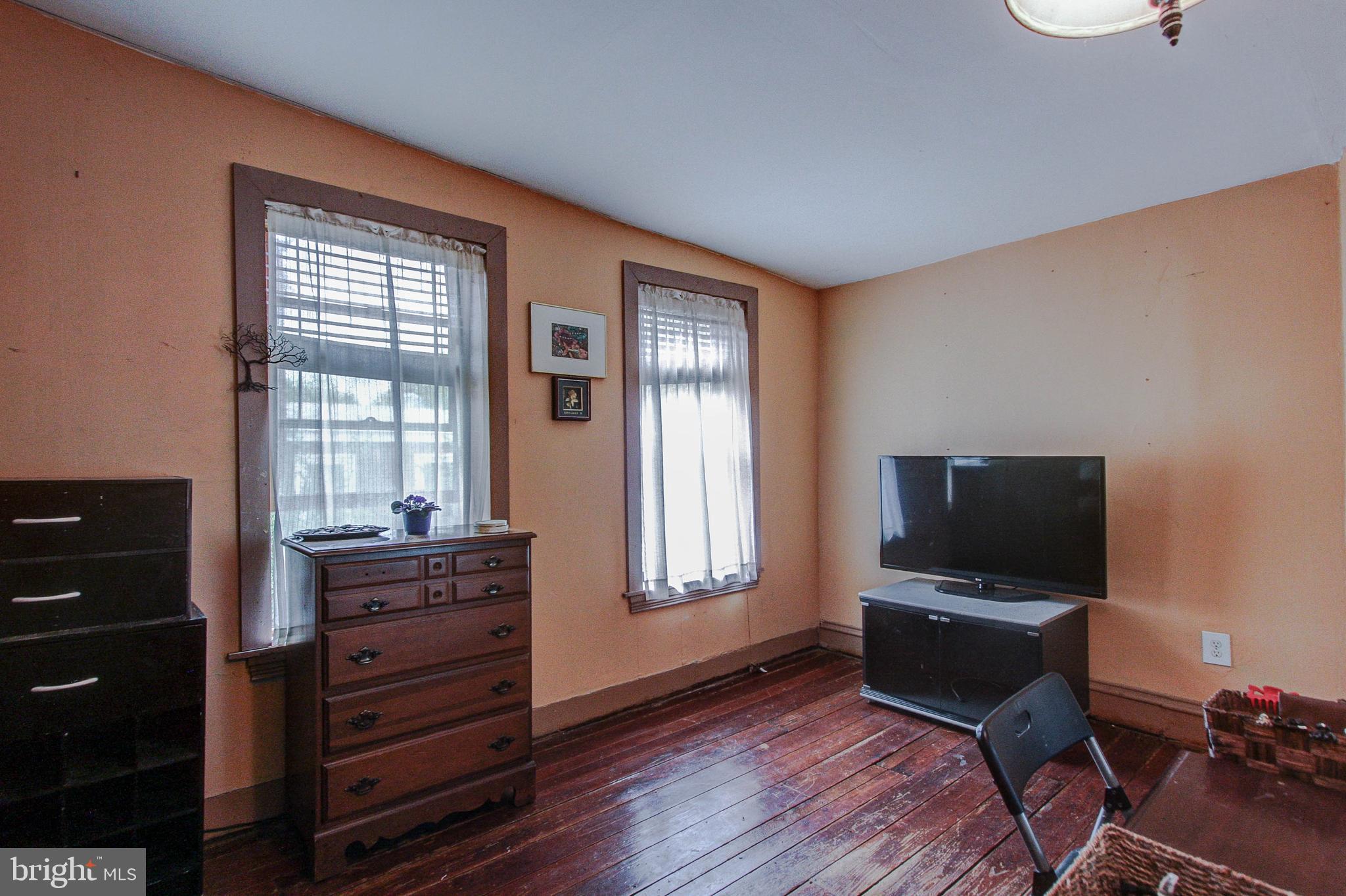 142 Chestnut Street Spring City, PA 19475 - Photo 23 of 34 2nd Bedroom