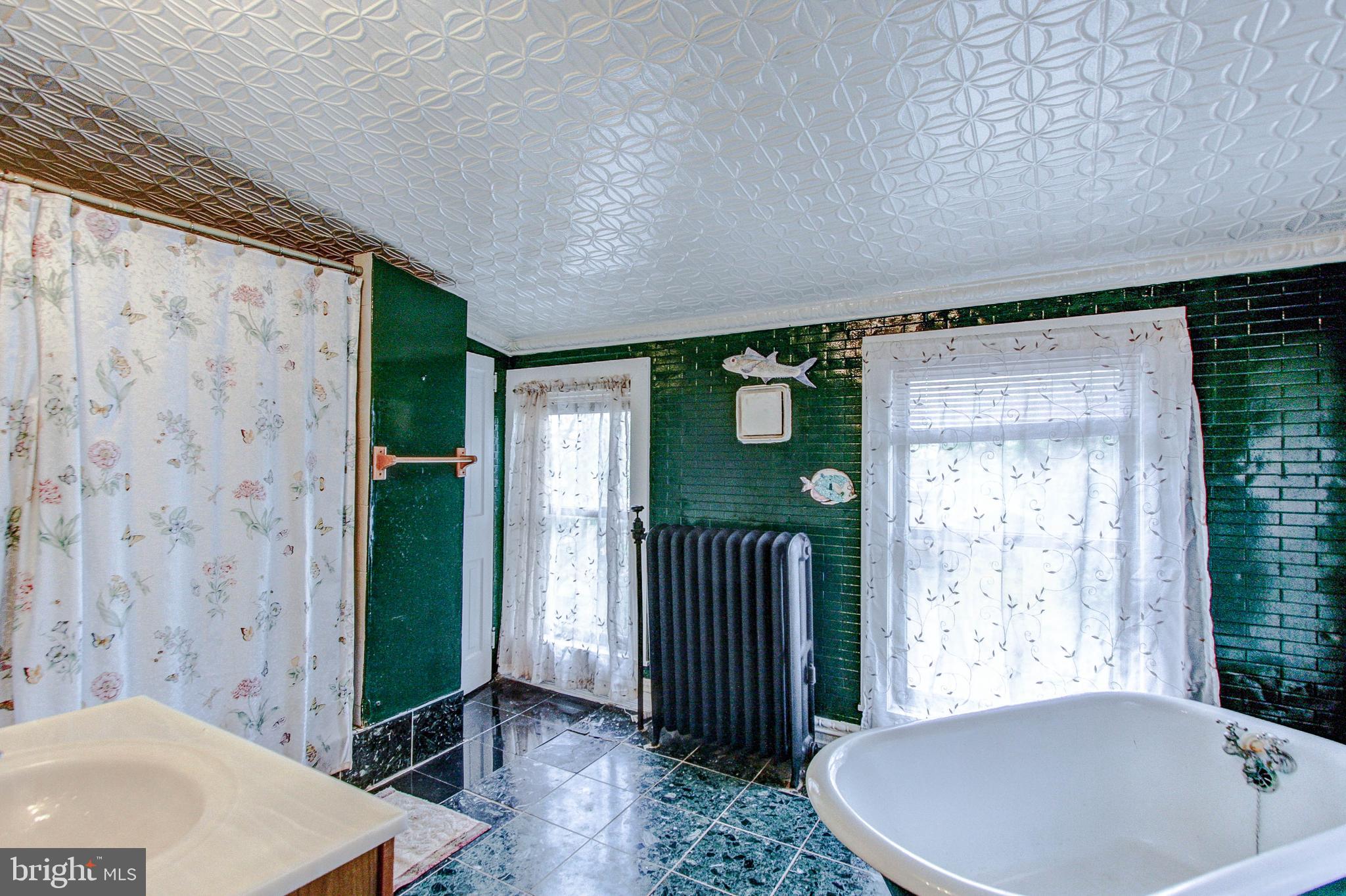 142 Chestnut Street Spring City, PA 19475 - Photo 25 of 34 Bathroom
