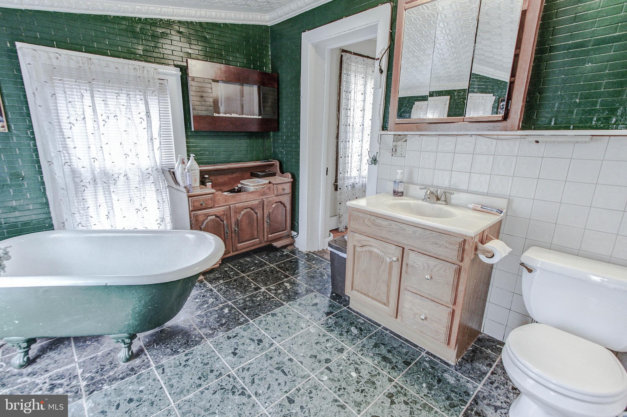142 Chestnut Street Spring City, PA 19475 - Photo 27 of 34 Bathroom