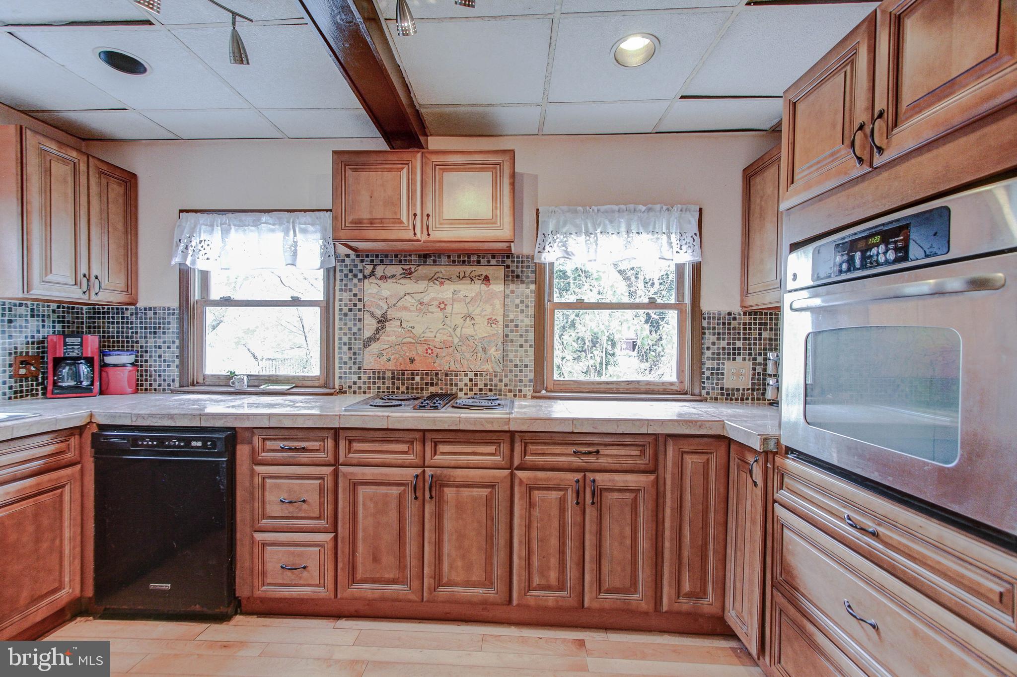 142 Chestnut Street Spring City, PA 19475 - Photo 6 of 34 Kitchen