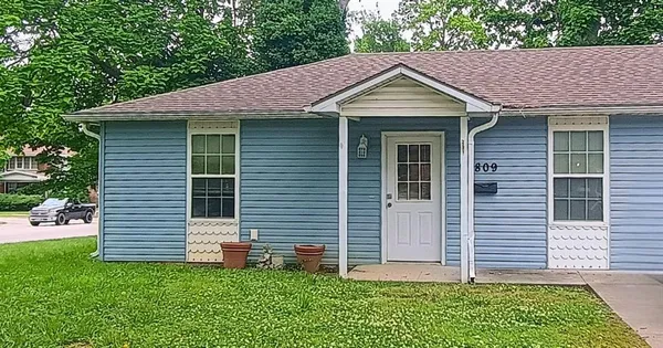$795 | 809 West Austin Boulevard, Nevada, MO 64772