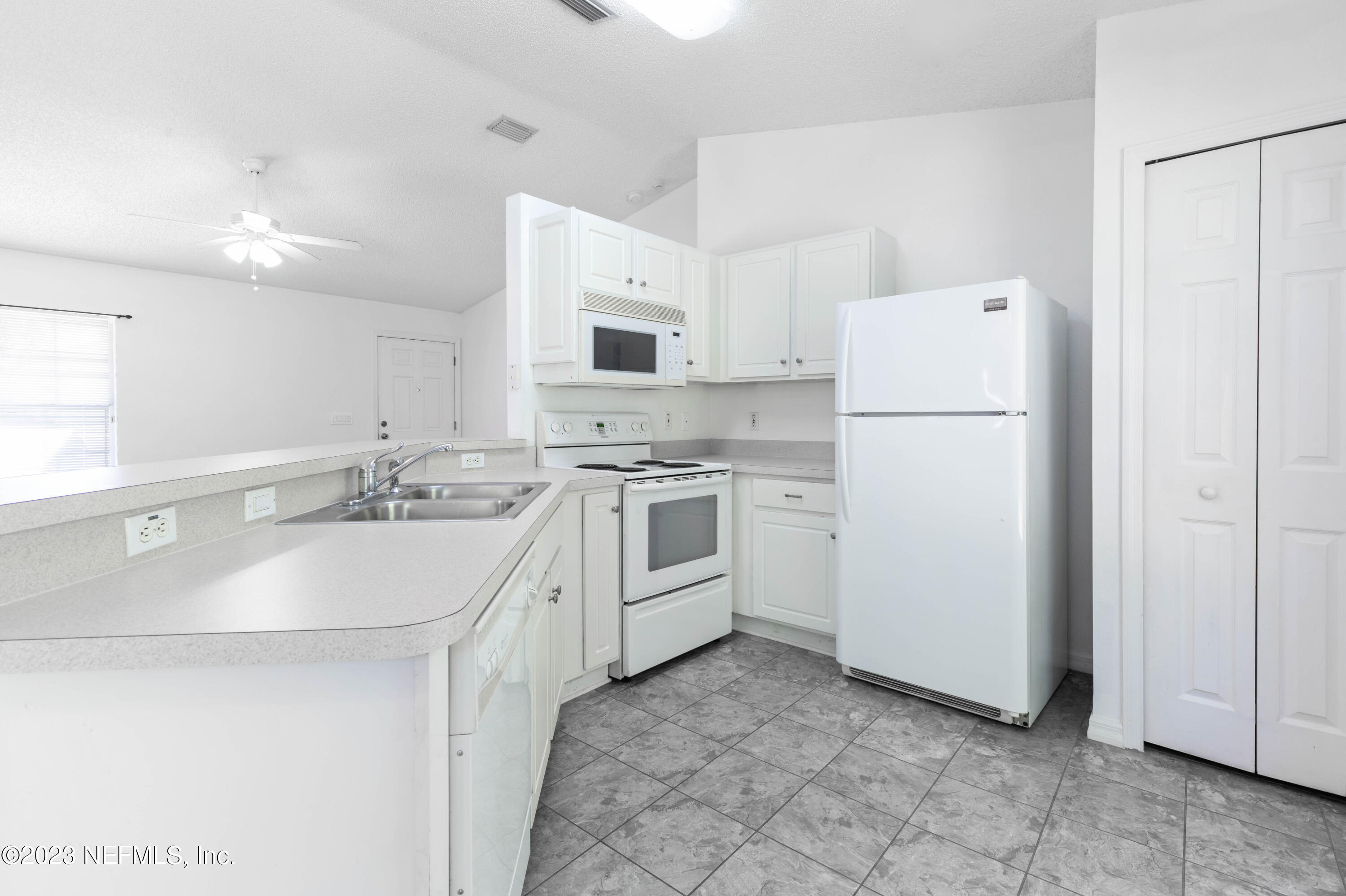61 Raleigh Drive Palm Coast, FL 32164 - Photo 9 of 42 09_61_Raleigh_Dr9
