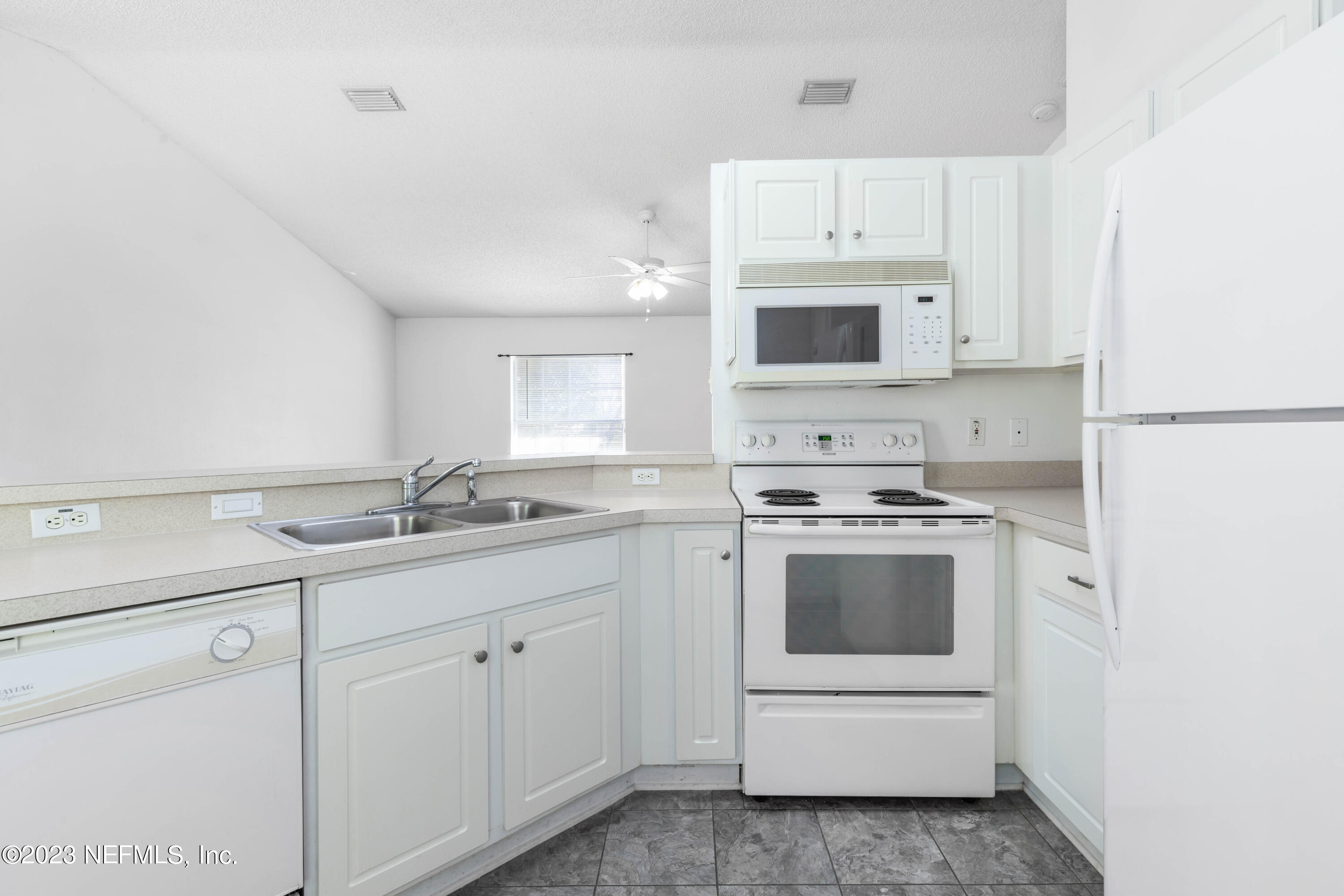 61 Raleigh Drive Palm Coast, FL 32164 - Photo 10 of 42 10_61_Raleigh_Dr10
