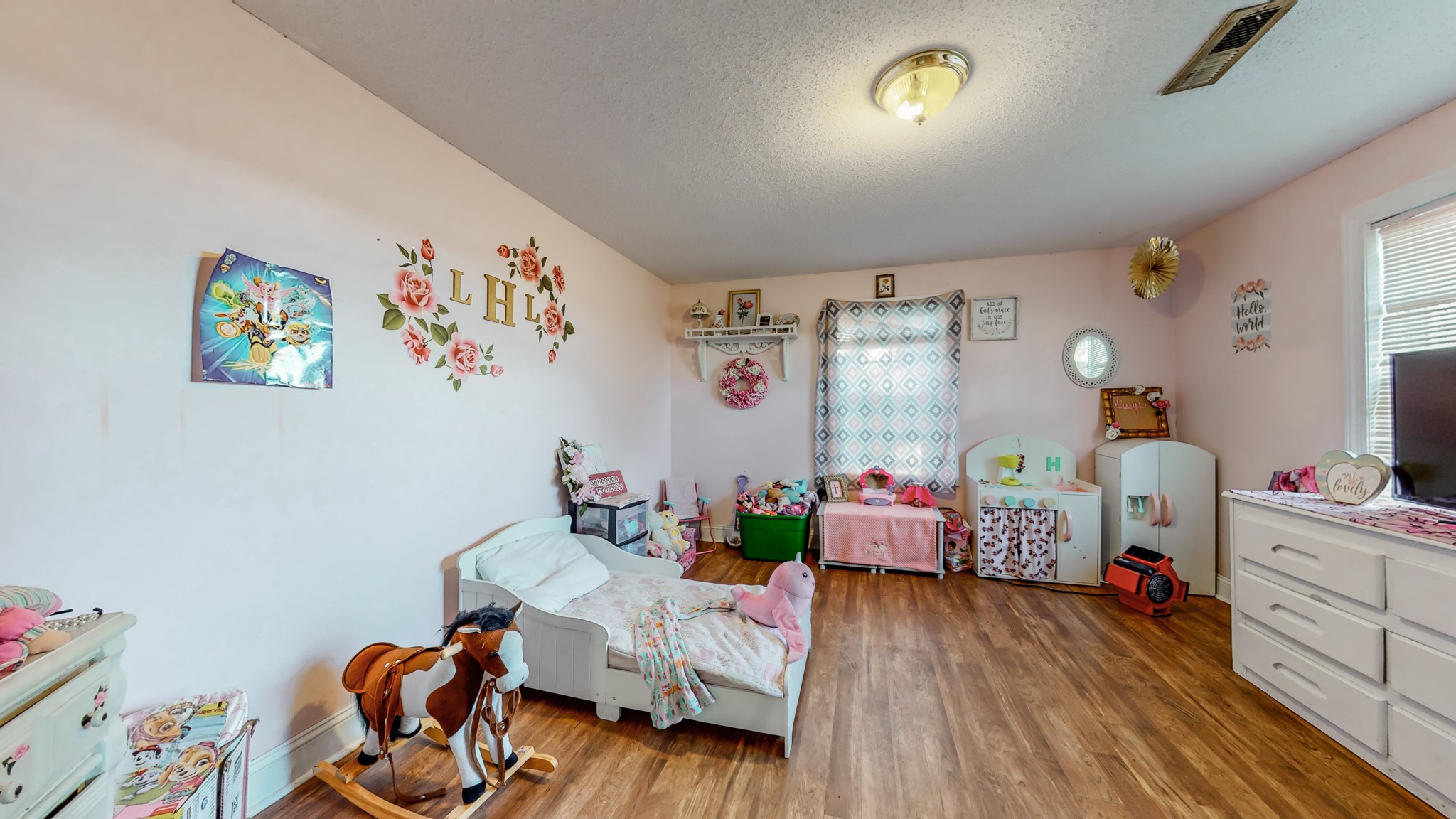 8 Layman Road Elora, TN 37328 - Photo 12 of 34 a living room with furniture and a wooden floor