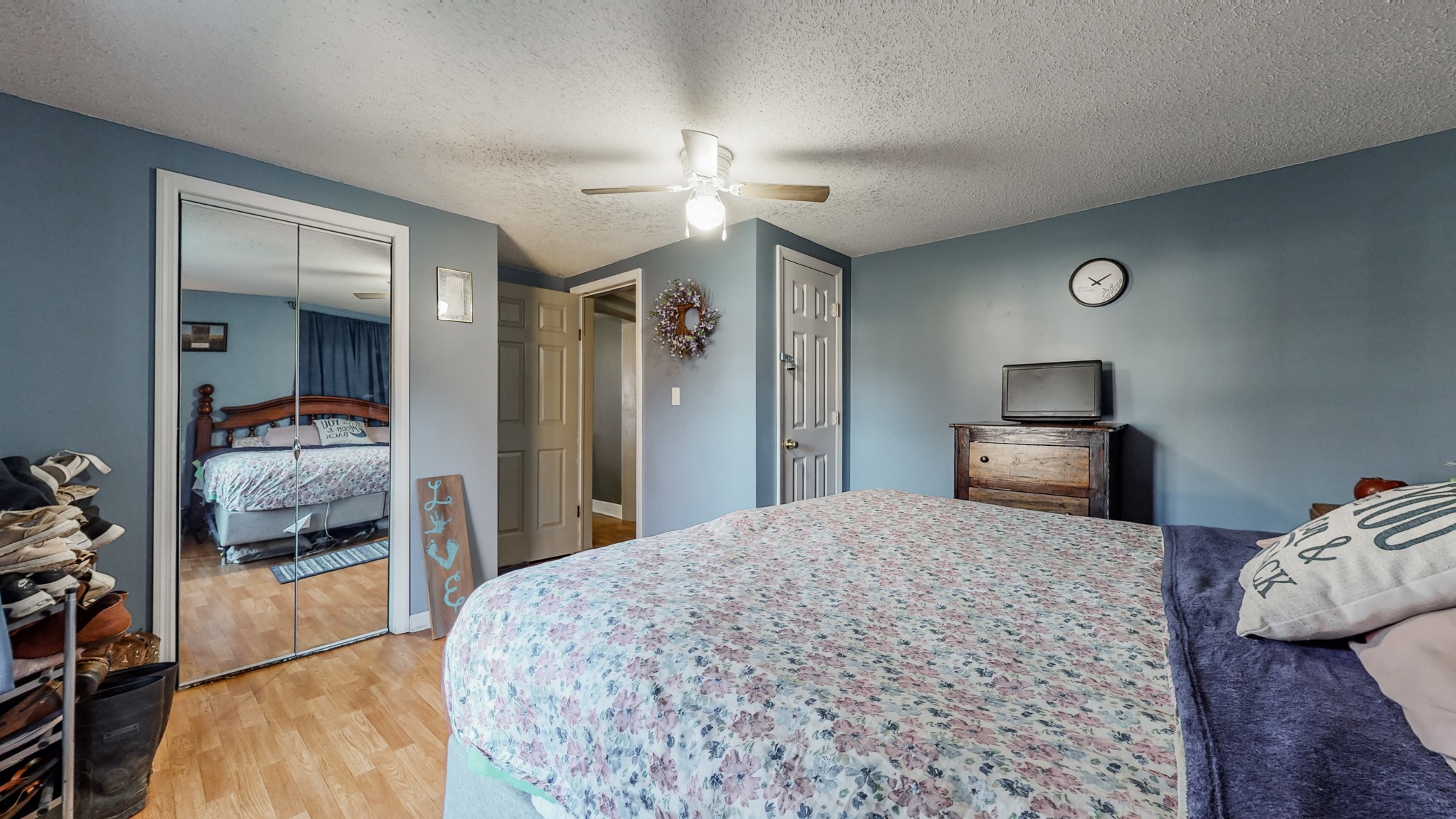 8 Layman Road Elora, TN 37328 - Photo 22 of 34 a bedroom with a bed and a mirror