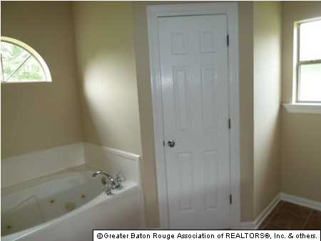 8698 Old Winchester Road Denham Springs, LA 70706 - Photo 9 of 11 Gallery Image 9