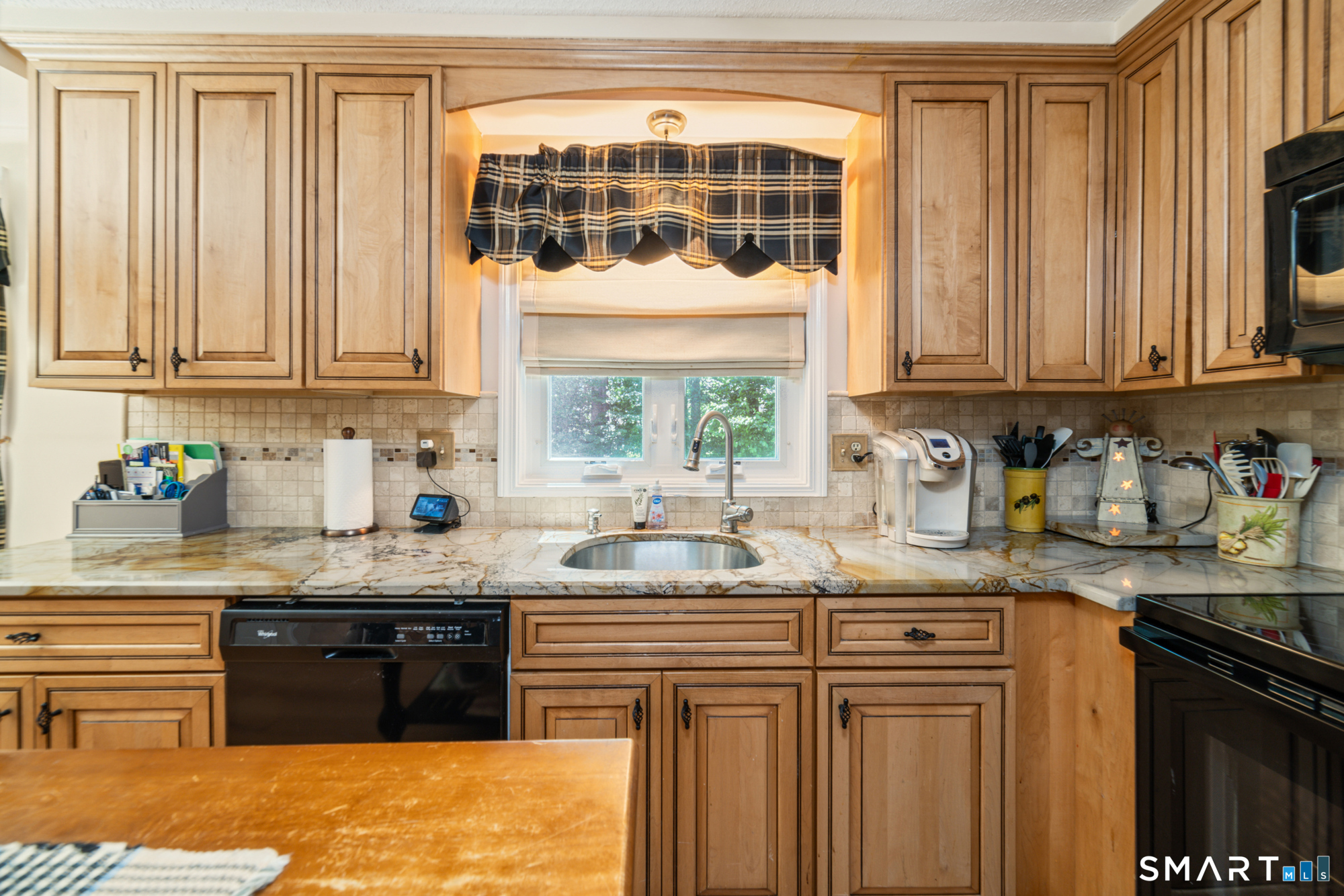 105 Inwood Lane Bristol, CT 06010 - Photo 16 of 40