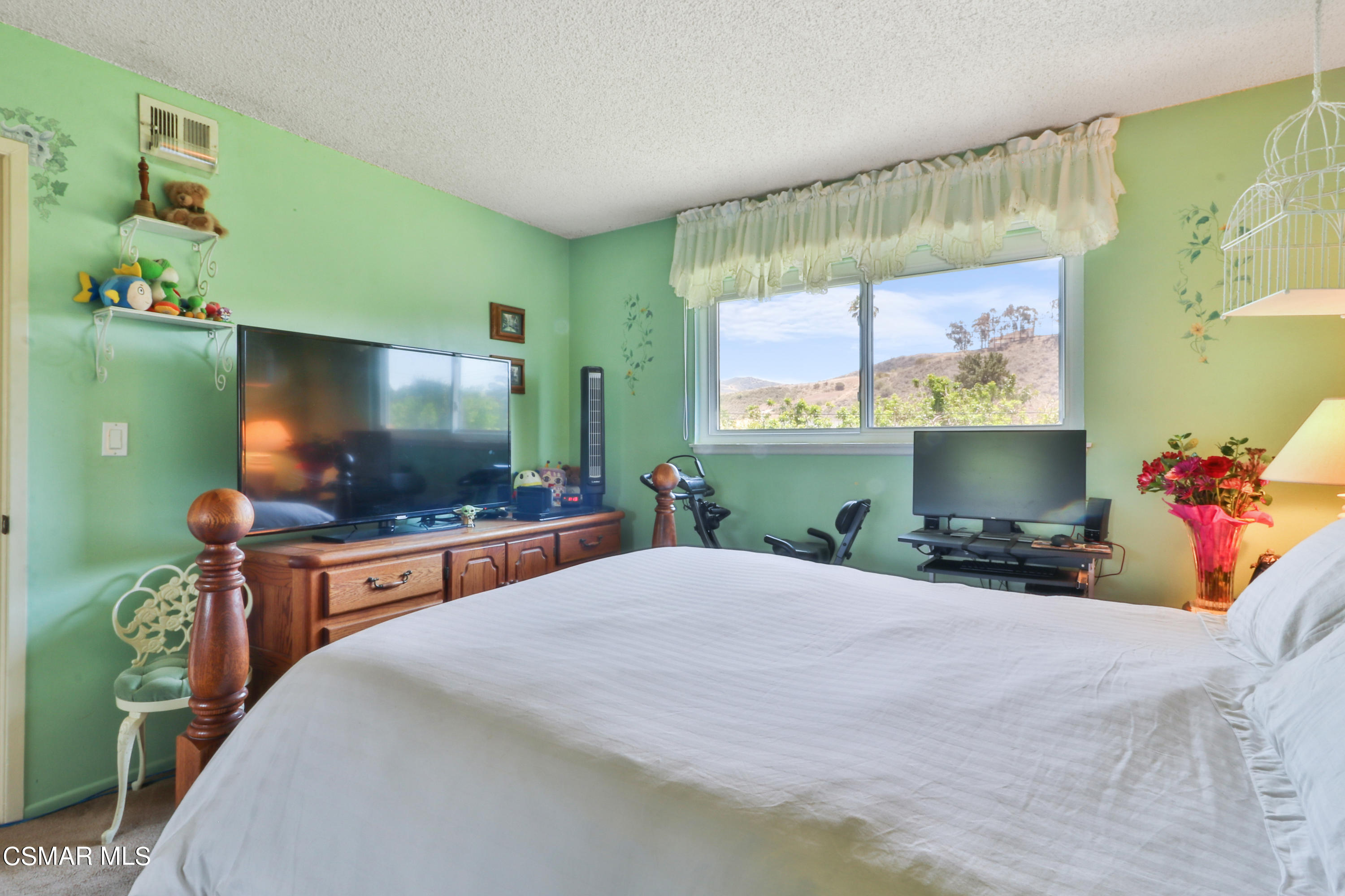 3042 Fitzgerald Road Simi Valley, CA 93065 - Photo 14 of 33 IMG_9692