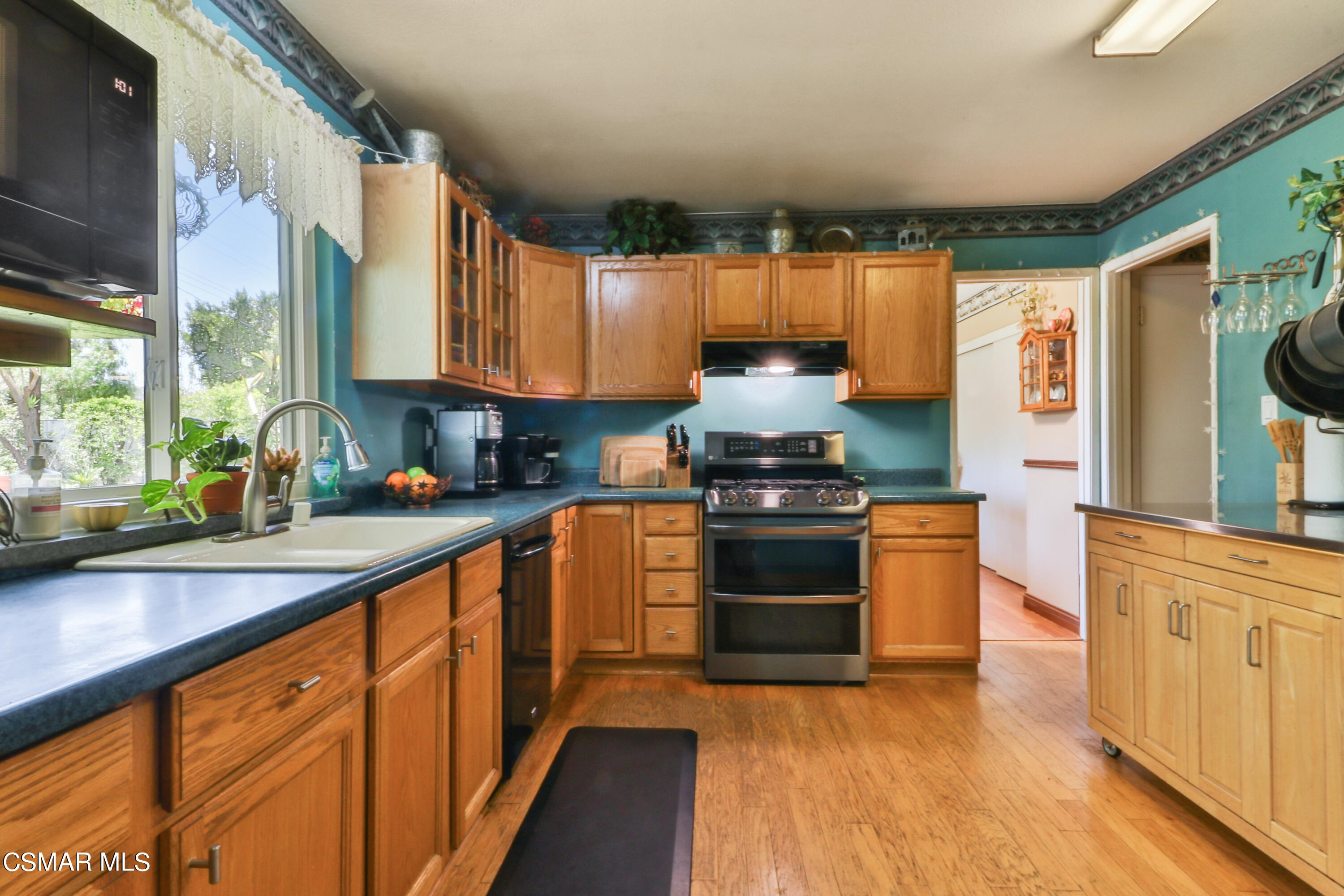 3042 Fitzgerald Road Simi Valley, CA 93065 - Photo 5 of 33 IMG_9678