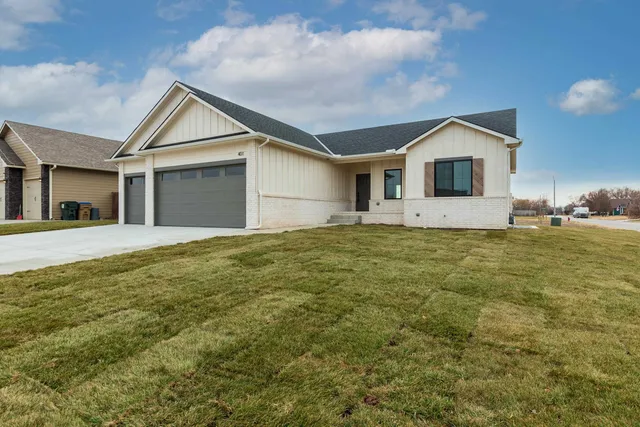 $289,900 | 401 East Sterling Street, Bentley, KS 67016