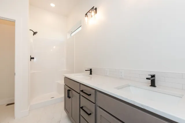 $289,900 | 401 East Sterling Street, Bentley, KS 67016