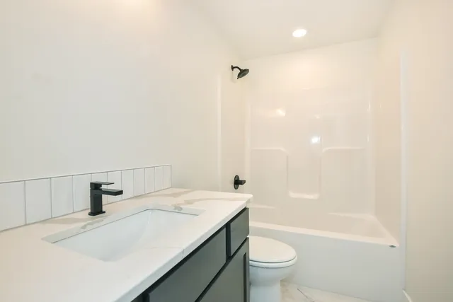 $289,900 | 401 East Sterling Street, Bentley, KS 67016