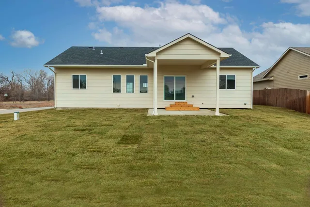 $289,900 | 401 East Sterling Street, Bentley, KS 67016
