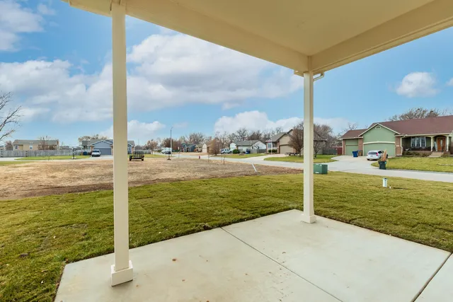 $289,900 | 401 East Sterling Street, Bentley, KS 67016