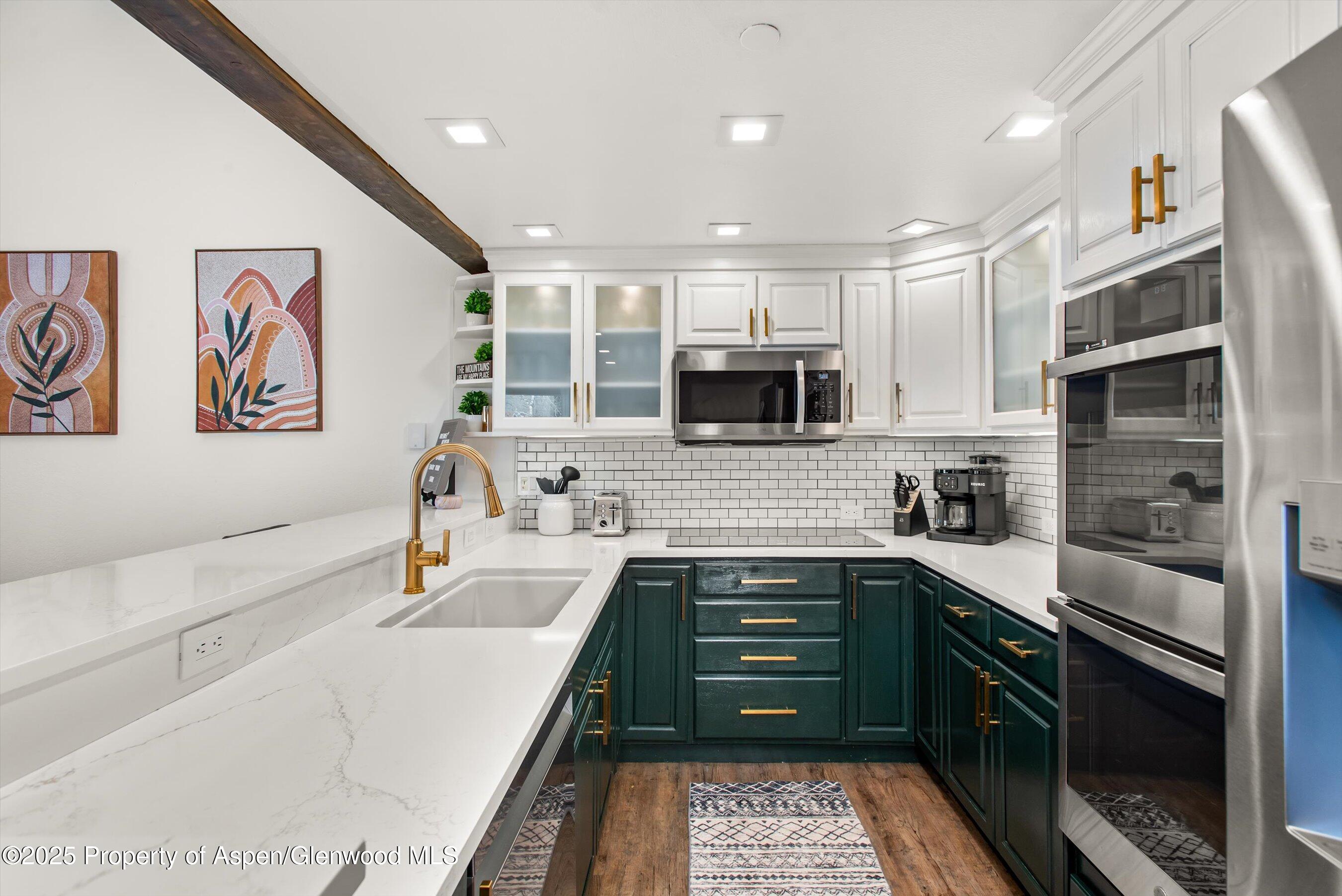 55 Upper Woodbridge Road, Unit J5 Snowmass Village, CO 81615 - Photo 10 of 32 a kitchen with a sink stove and microwave