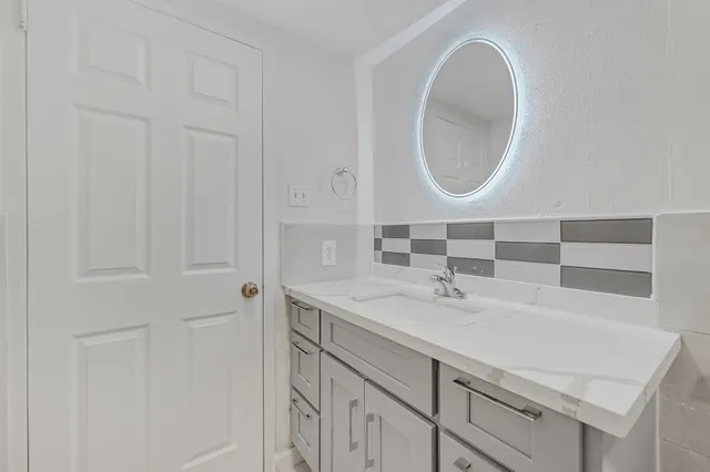 $1,200 | 7520 Hornwood Drive, Unit 704, Houston, TX 77036