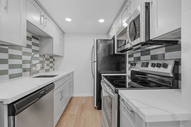 $1,200 | 7520 Hornwood Drive, Unit 704, Houston, TX 77036