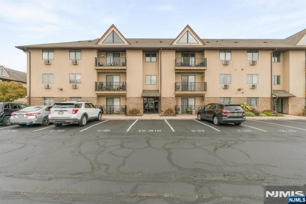 651 Riverside, Unit B15 Lyndhurst, NJ 07071 - Photo 1 of 41 Gallery Image 1