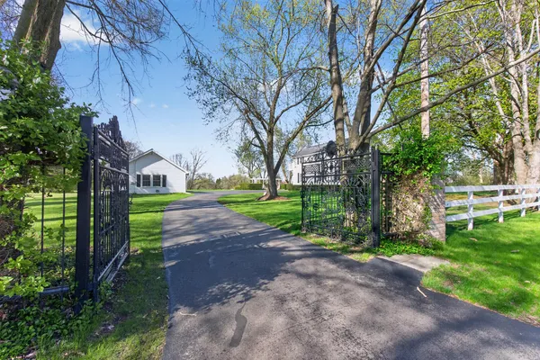 $679,900 | 6231 Moon Lake Road, Jackson, MI 49201