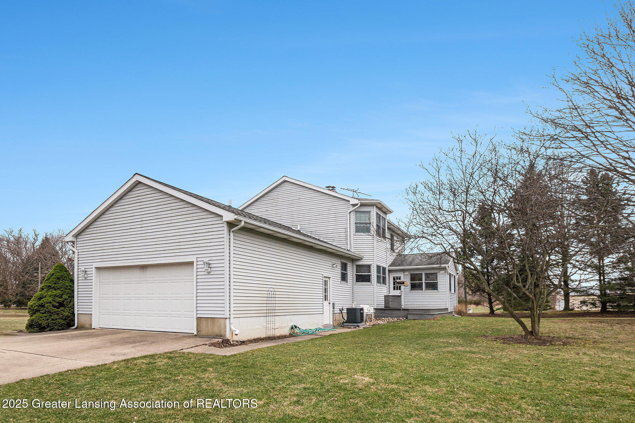 2400 Hawley Road Mason, MI 48854 - Photo 35 of 51 Garage