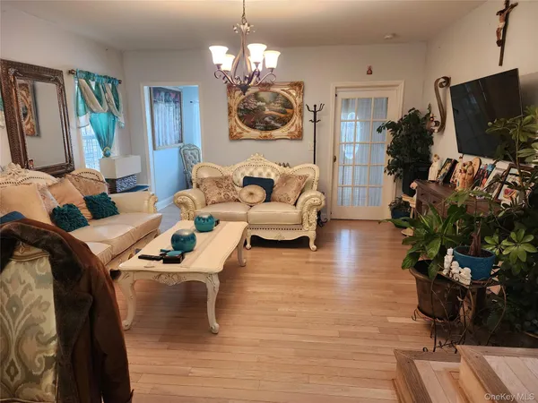 $1,195,000 | 77-11 64th Lane | Glendale