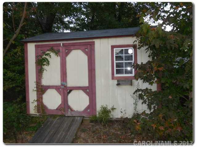 700 Raindrops Road Gastonia, NC 28054 - Photo 3 of 11 Gallery Image 3