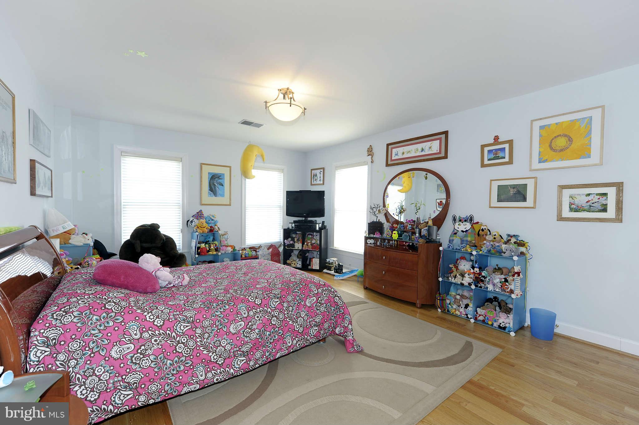 10404 Grey Fox Road Potomac, MD 20854 - Photo 19 of 30 a bed room with a bed mirror and a window