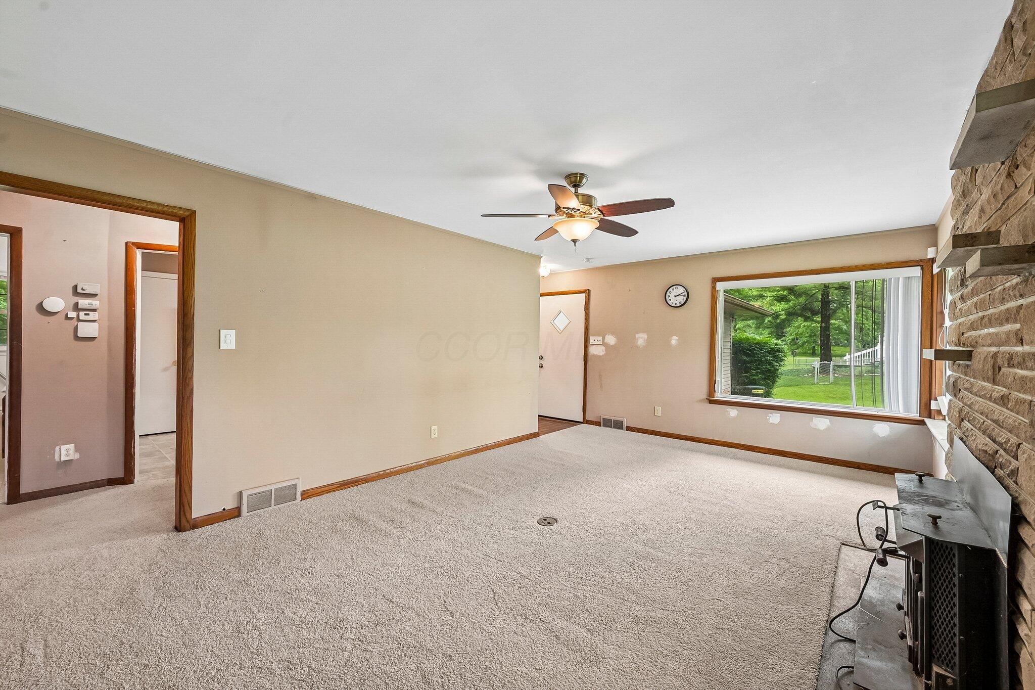476 Clark State Road Columbus, OH 43230 - Photo 5 of 36 Great Room