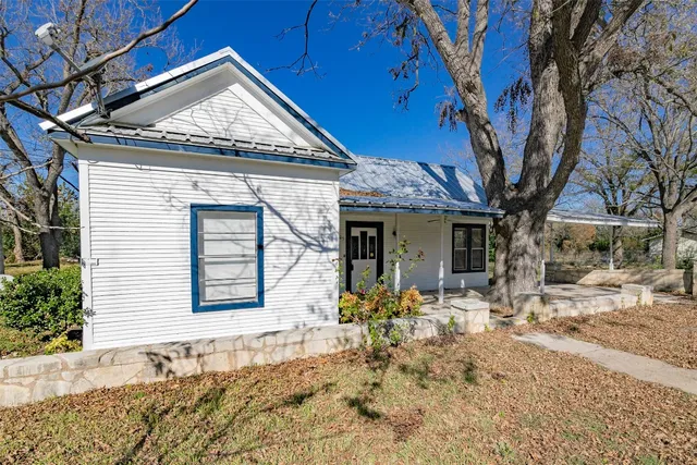 $1,500 | 105 East Evans Street, Leander, TX 78641