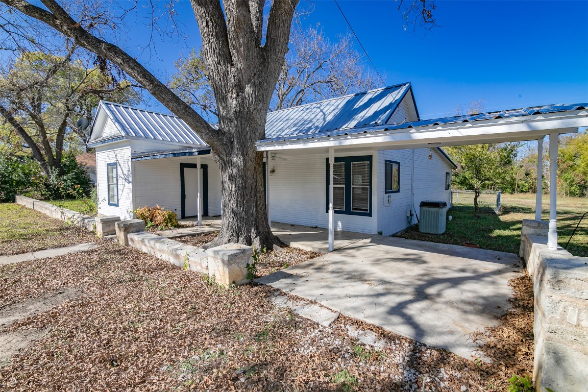 105 East Evans Street Leander, TX 78641 - Photo 3 of 18