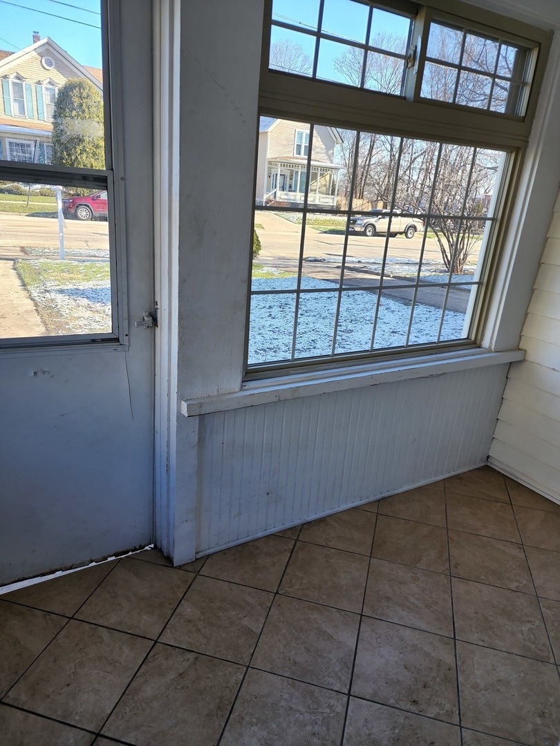 259 Walnut Avenue Elgin, IL 60123 - Photo 2 of 14