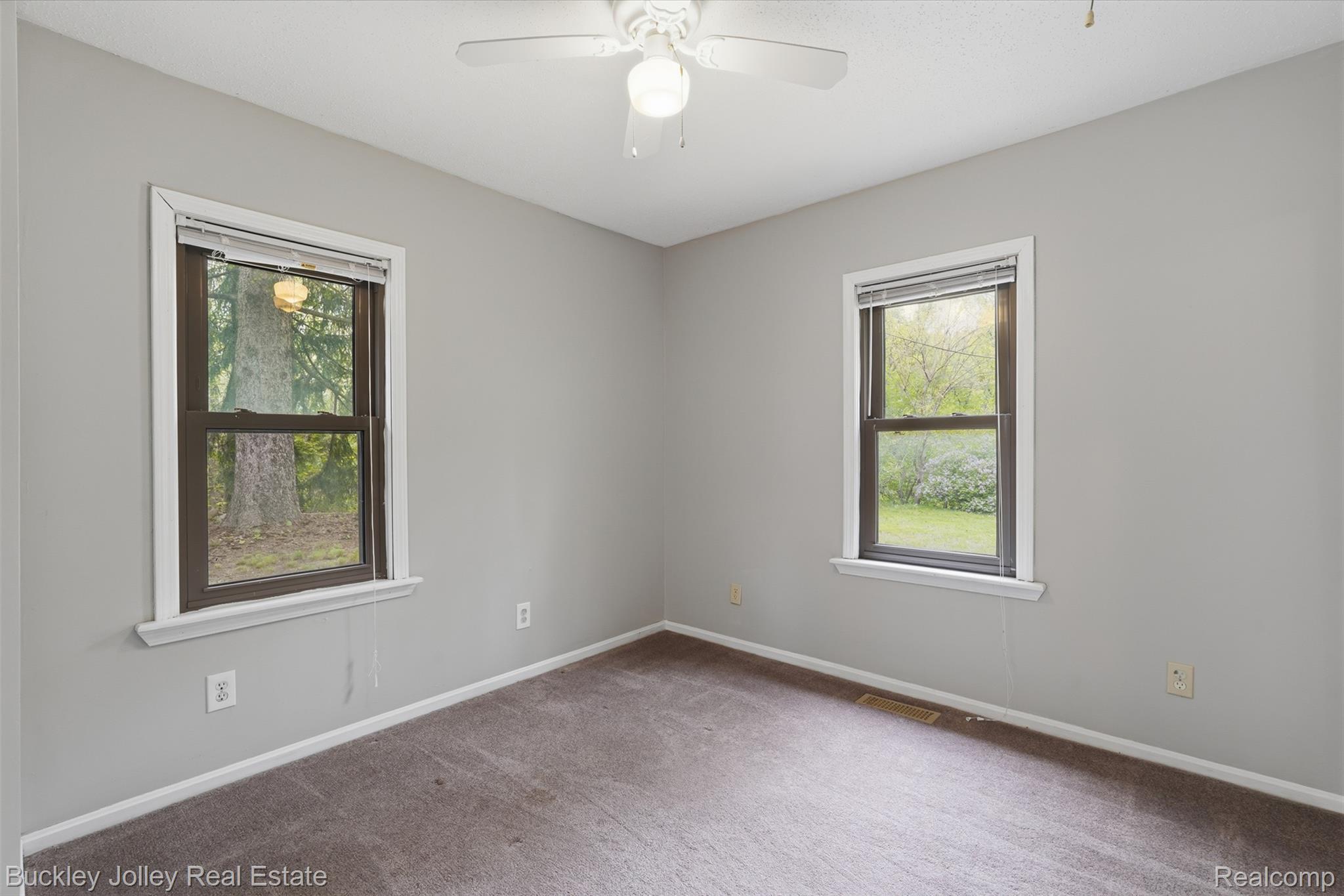 9255 Evergreen Road Brighton, MI 48116 - Photo 11 of 29 2nd Bedroom