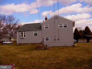 962 Victoria Road Warminster, PA 18974 - Photo 2 of 2