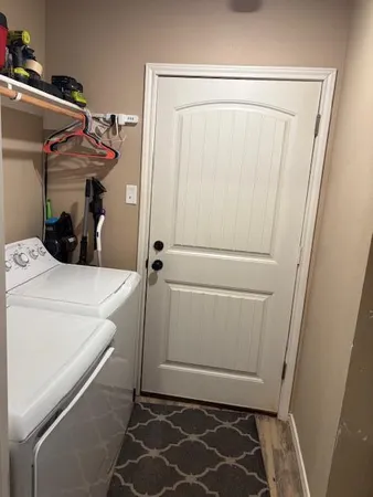 a view of entryway with a window