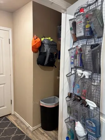 a view of a backyard