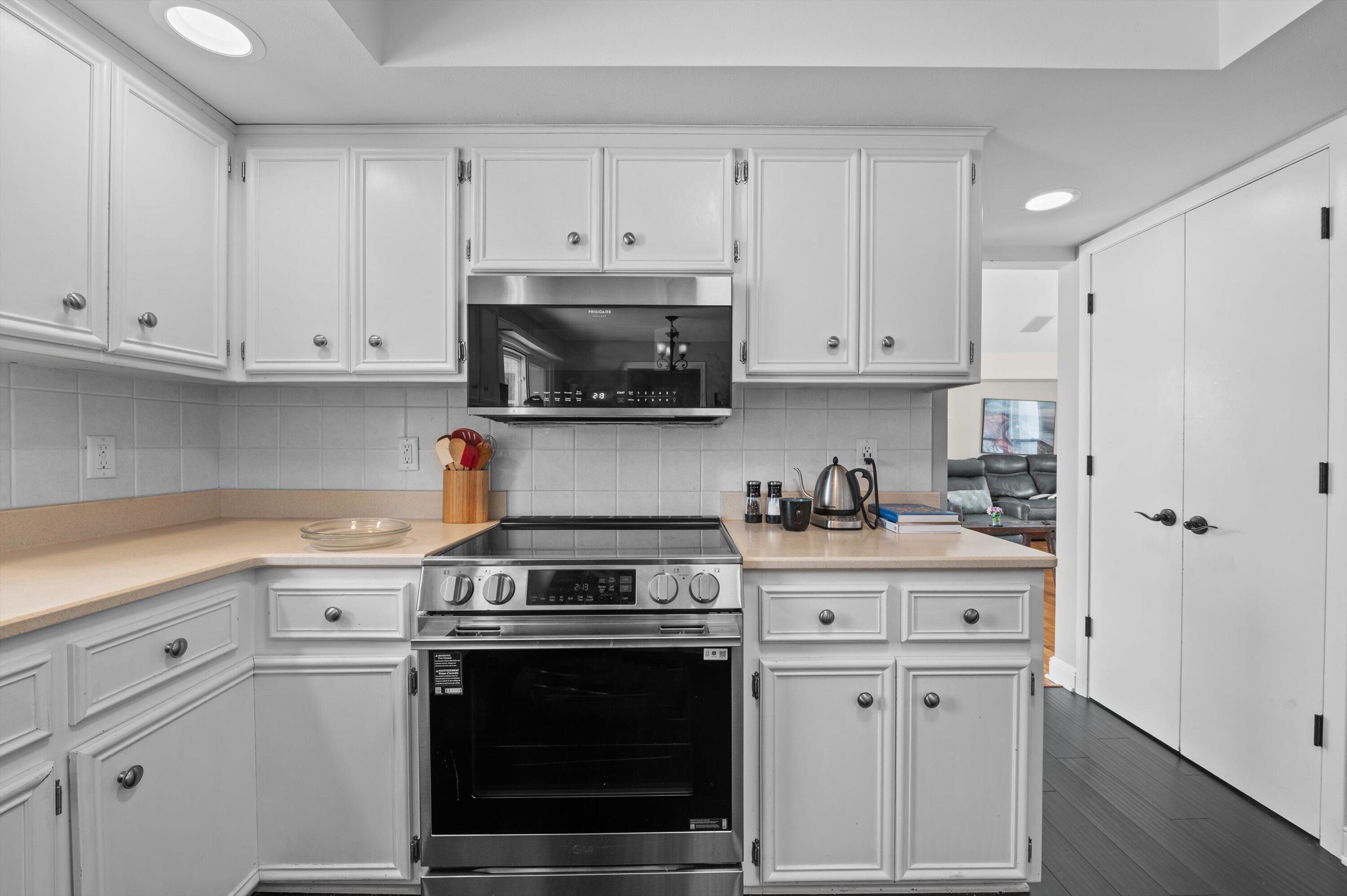 2626 West Ranch Road Mequon, WI 53092 - Photo 9 of 34 9