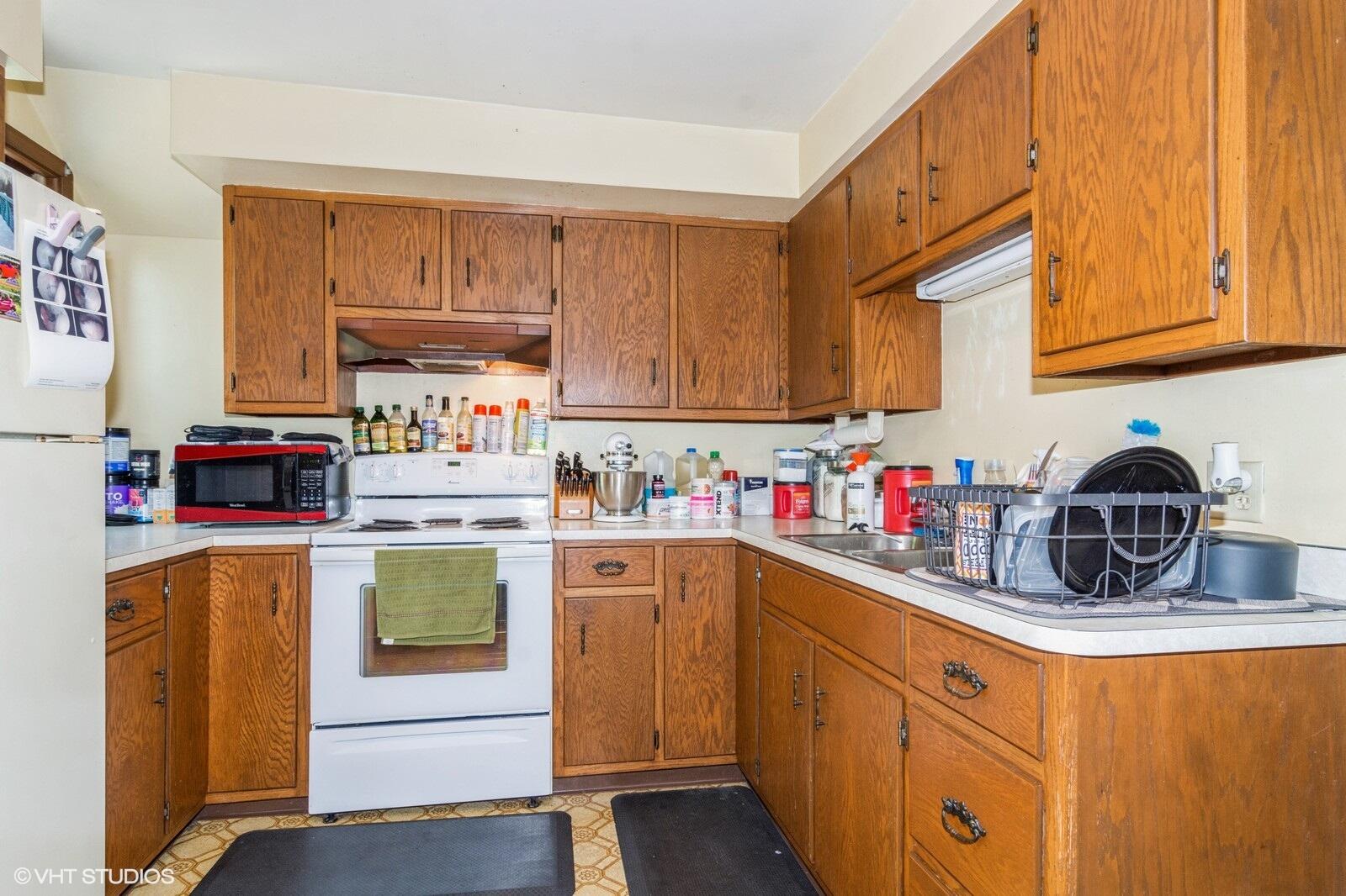 314 East Maple Avenue Beaver Dam, WI 53916 - Photo 10 of 16 05_314EMapleAve_177001_Kitchen_Large