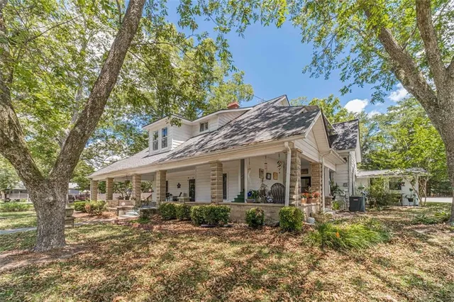a view of a field with trees