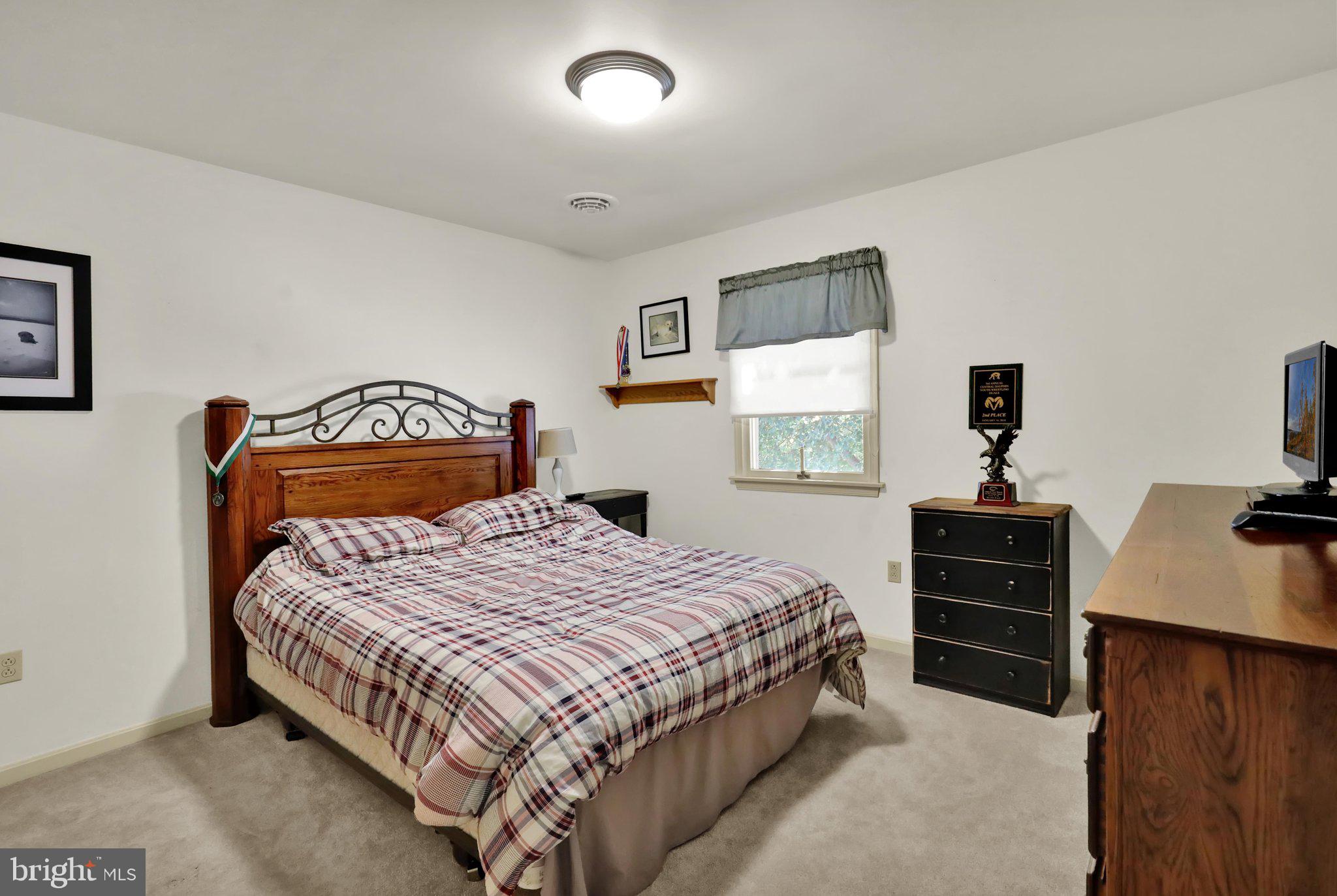237 New Castle Drive Reading, PA 19607 - Photo 31 of 42 360_9172