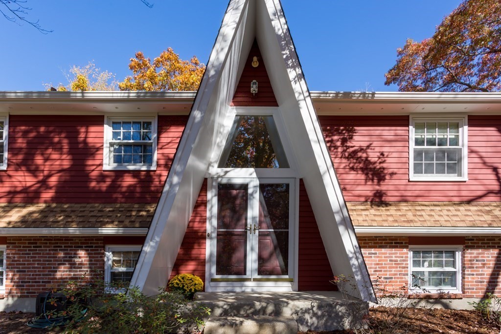 18 Island Road Franklin, MA 02038 - Photo 4 of 42 Gallery Image 4