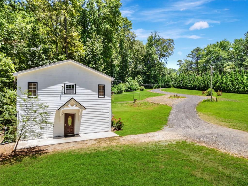 11070 Buchanan Highway Temple, GA 30179 - Photo 4 of 32 a front view of a house with a yard and trees