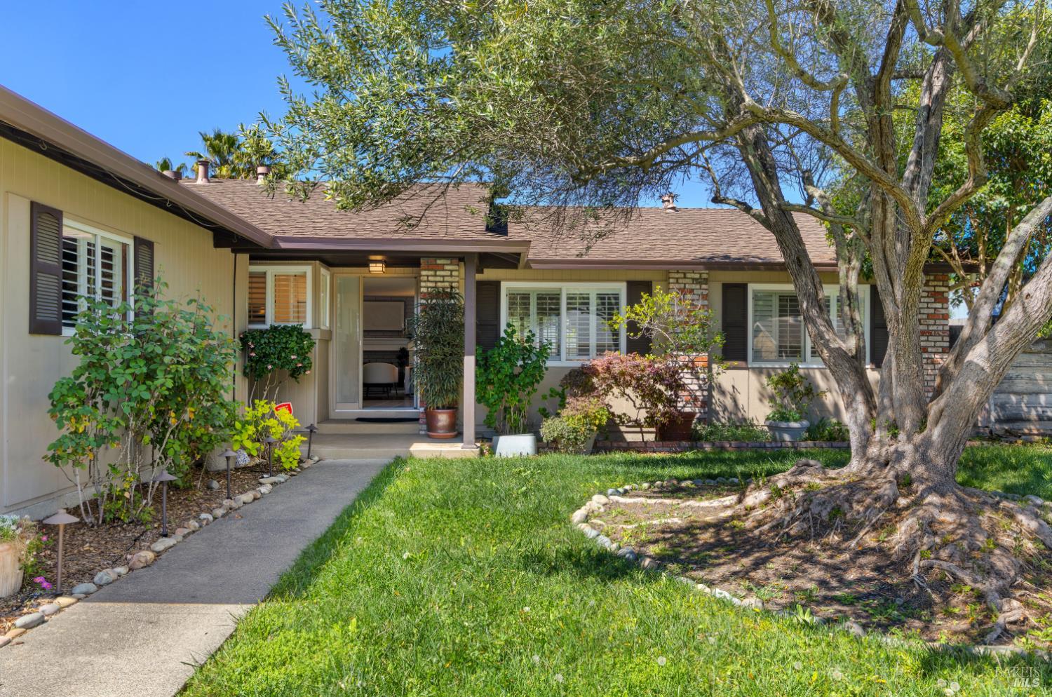 77 Clemente Court Novato, CA 94945 - Photo 5 of 50