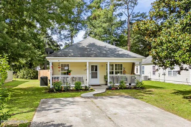 $214,900 | 305 Woodrow Street, Tabor City, NC 28463