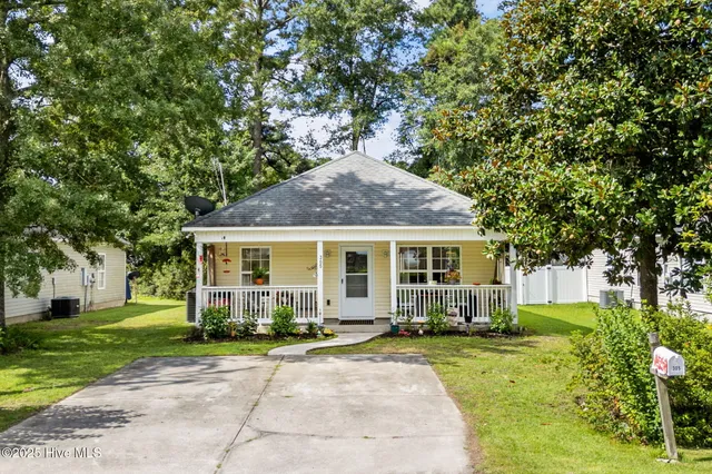 $214,900 | 305 Woodrow Street, Tabor City, NC 28463
