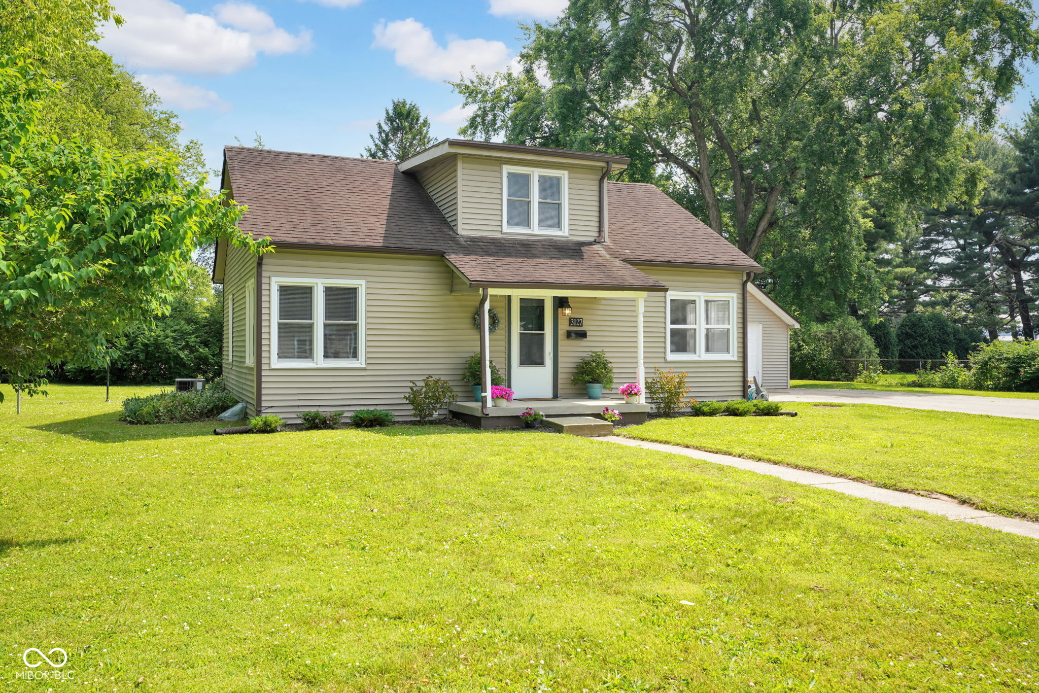 3127 13th Street Columbus, IN 47201 - Photo 4 of 30