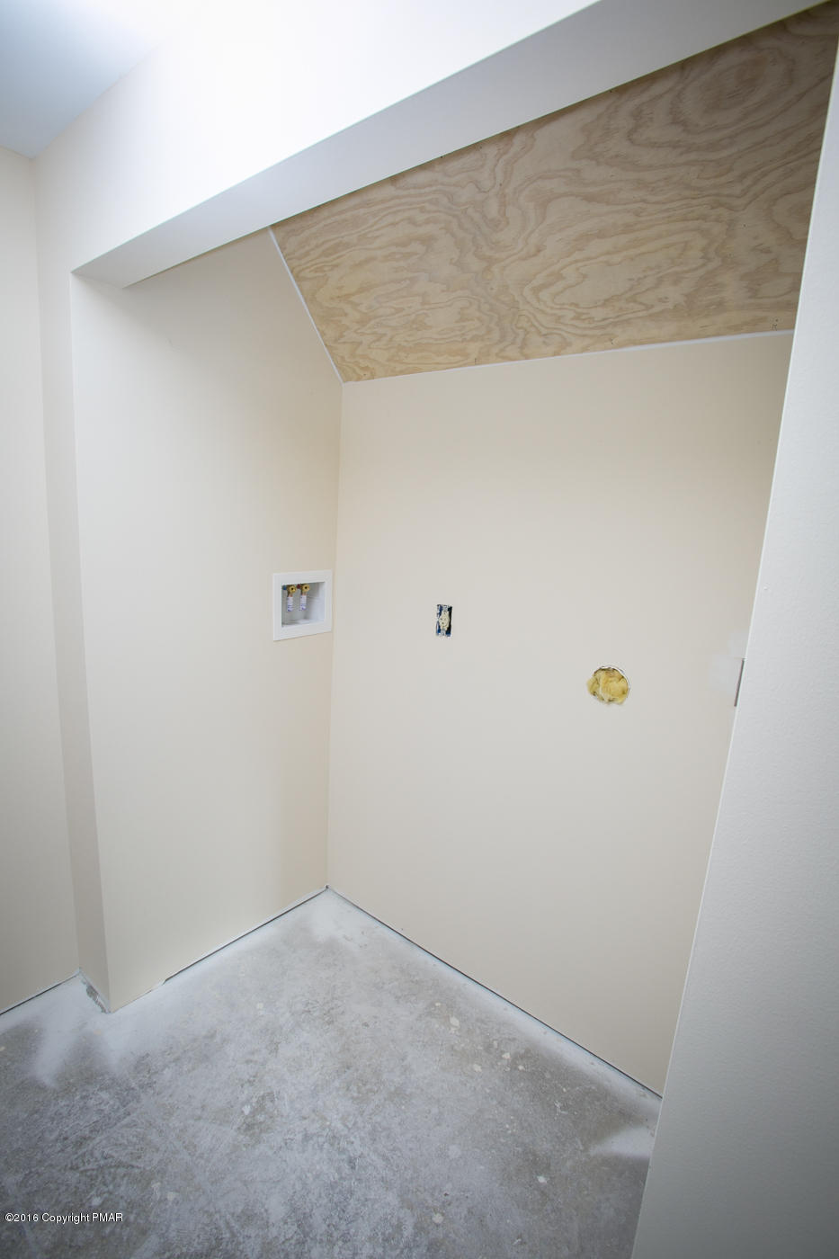 20 Cedar Road Mount Pocono, PA 18344 - Photo 35 of 43 a view of small space