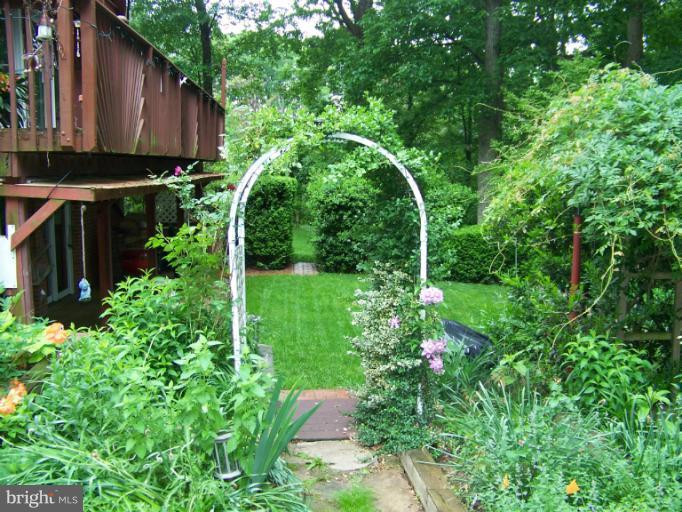6340 Quinn Road Frederick, MD 21701 - Photo 26 of 30 Outside Deck