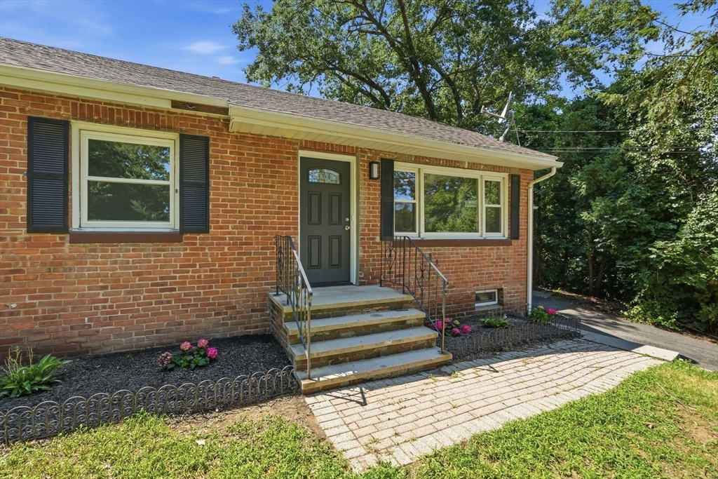 158 Devens Street Springfield, MA 01151 - Photo 4 of 20 Gallery Image 4