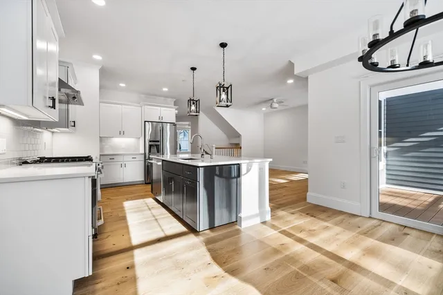 $1,899,000 | 16 Lily Pond Lane, Unit 16, Lexington, MA 02420